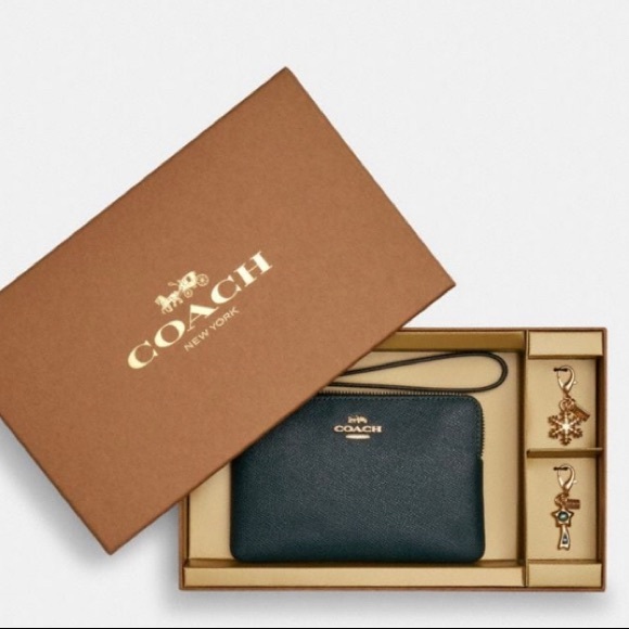 Authentic COACH Leather zip wristlet & 2 charms set - Picture 2 of 9